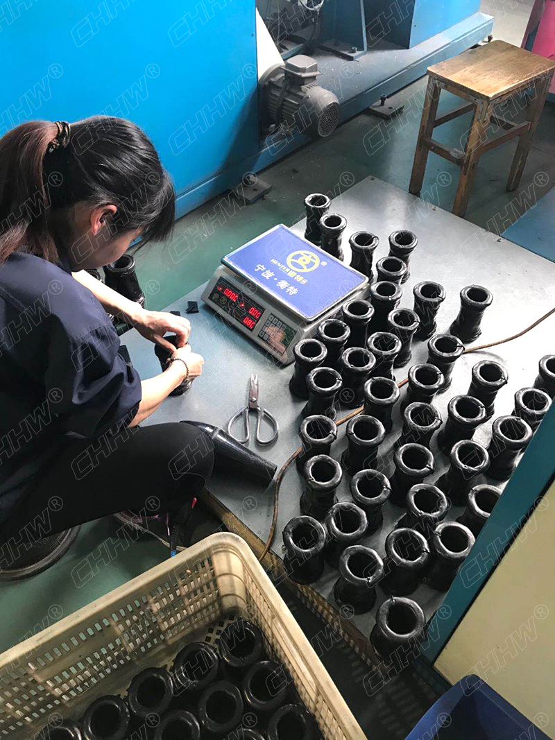 華威<a href=http://sp-oil.com/xjjt/ target=_blank class=infotextkey>橡膠接頭</a>產(chǎn)胚圖